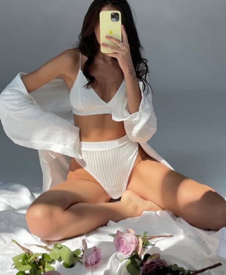 Kayaşehir Escort Bayan Ezgiyle Tutkulu Bir Gece